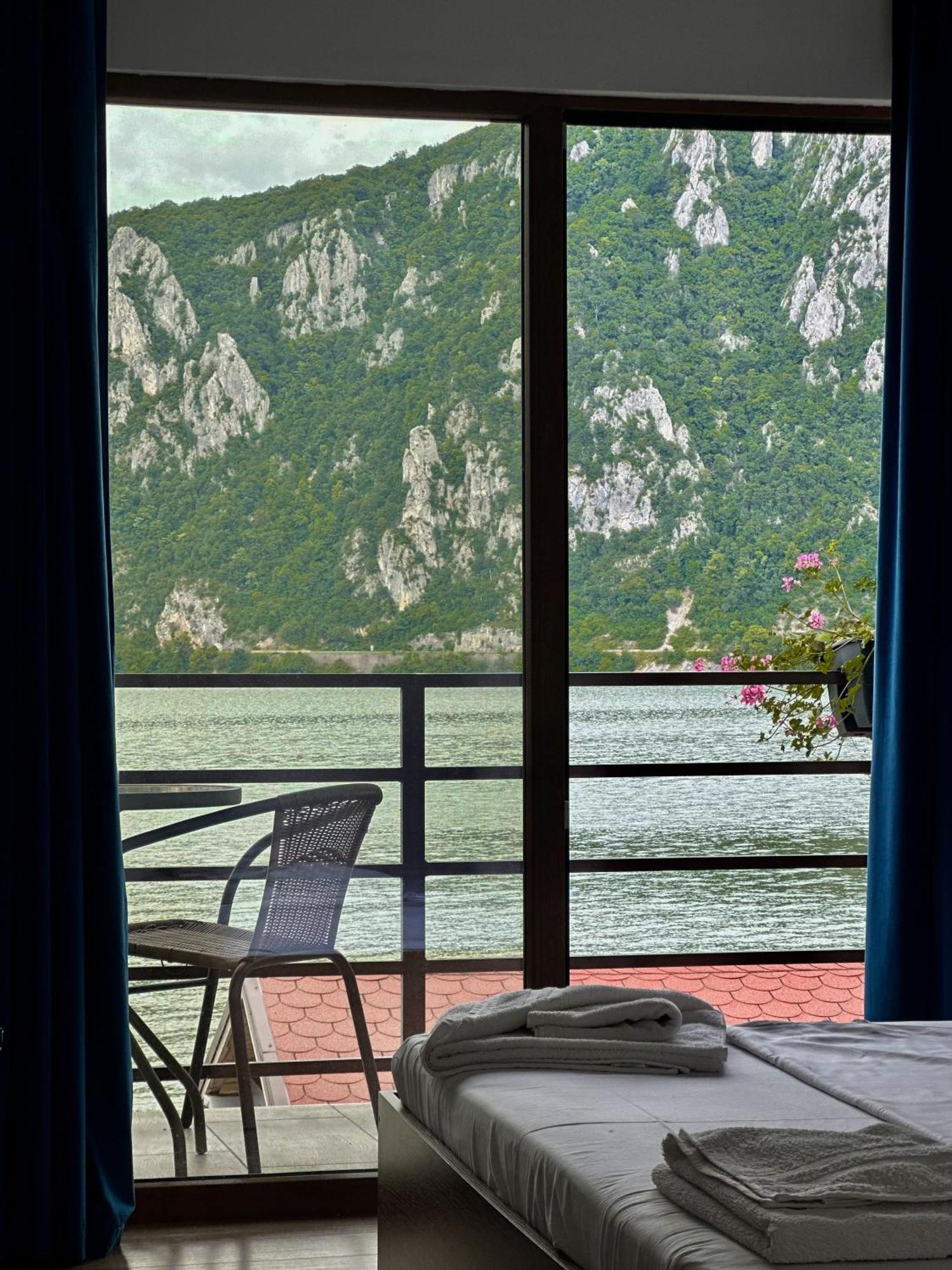 Escape Hotel Dubova Luaran gambar